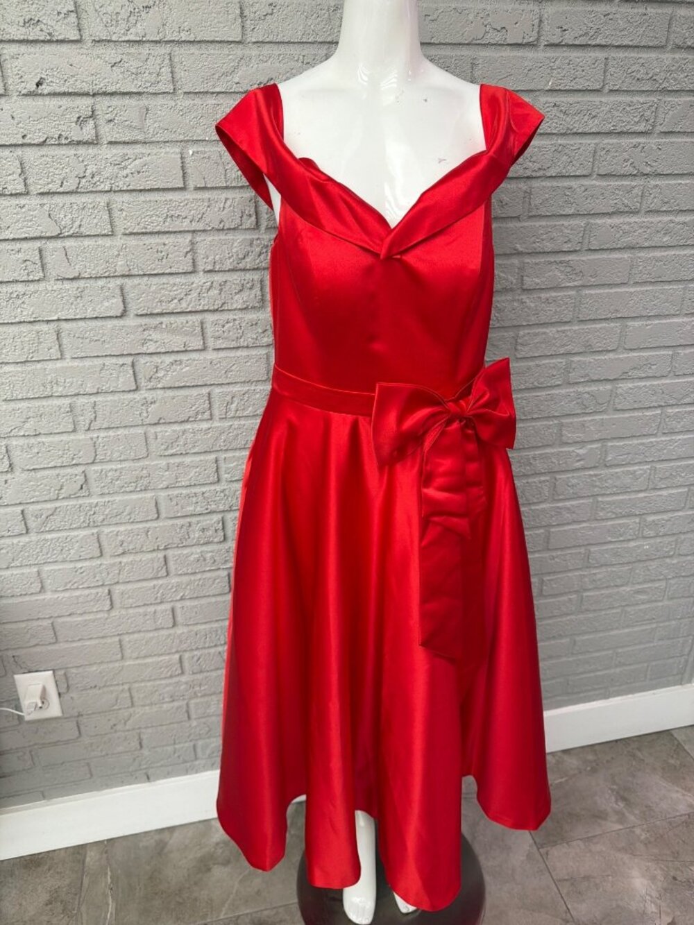Boutique Women's Red Satin Off-The-Shoulder Formal Dress Size 12